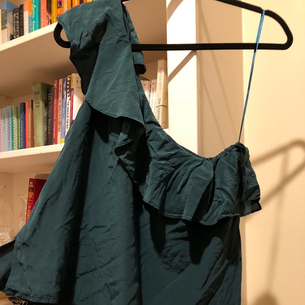 🎉 One-Shoulder Ruffle Shirt